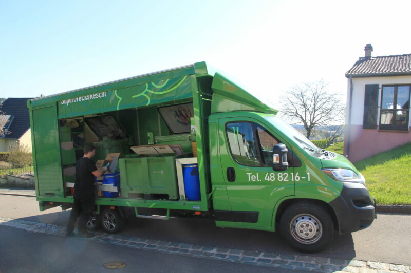 Photo du Service Center (Camionnette) de la SuperDrecksKëscht/SDK